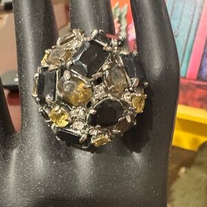 Vintage Elegant Black and Yellow Gemstone Ring signs of wear but perfect co